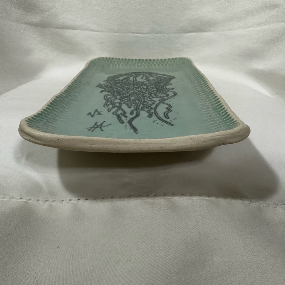 Studio pottery trinket tray. Green glaze with hand painted Jellyfish design. - Picture 6 of 14